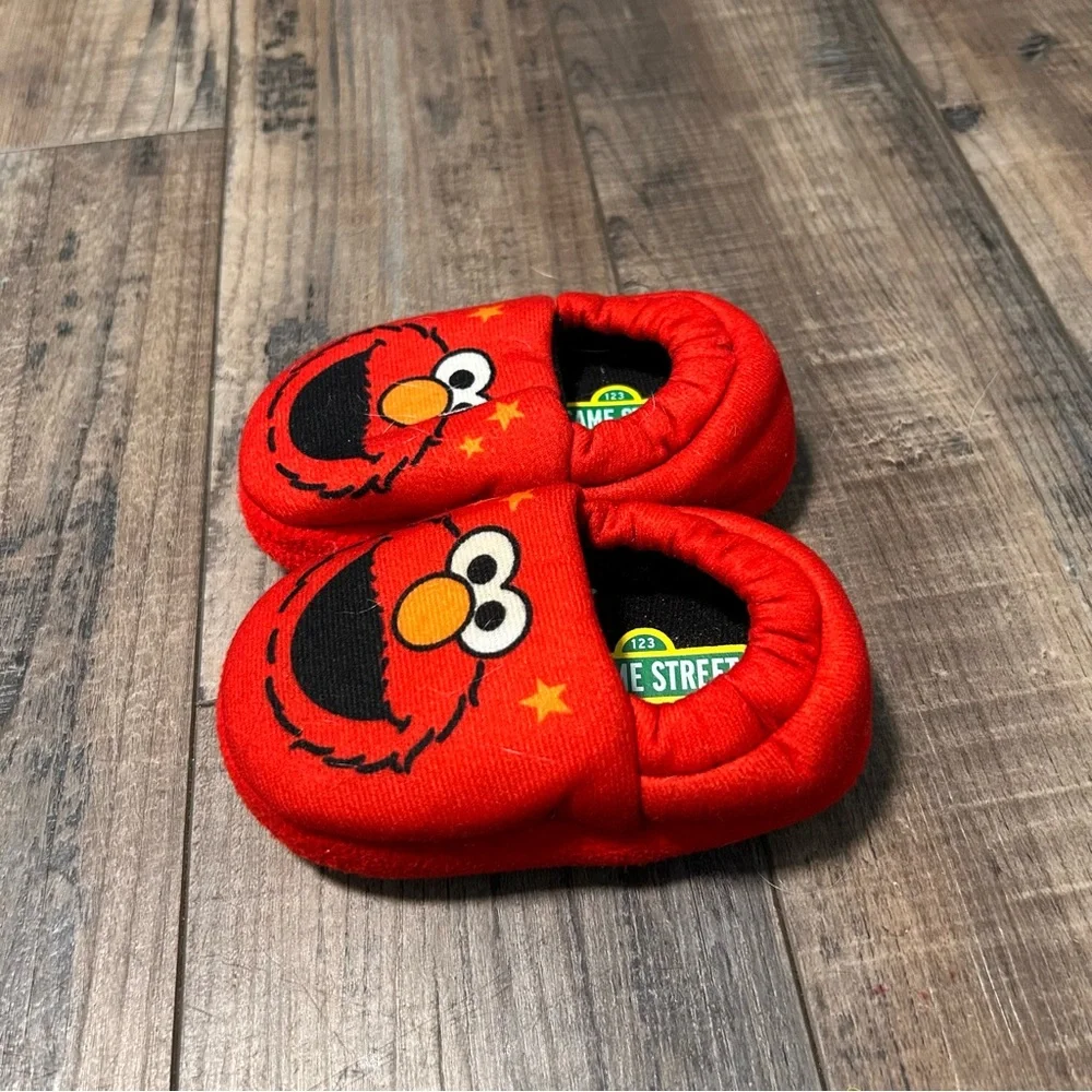 Elmo Slippers Red Adorable Toddler‎ Size 4 Never Been Worn